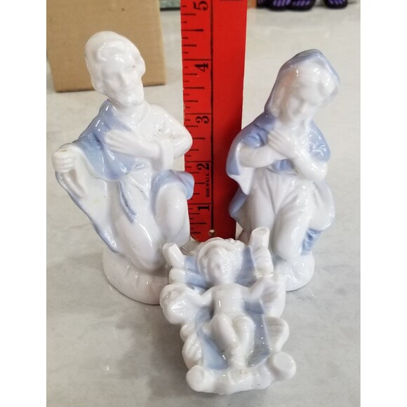 Vintage 3 Piece Lefton Blue and White Christmas Nativity Set #5122 - Picture 6 of 9